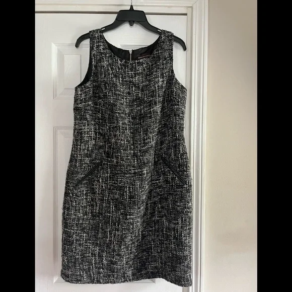 Dana Buchman Black & White Tweed Dress, Size 8 - Picture 3 of 10